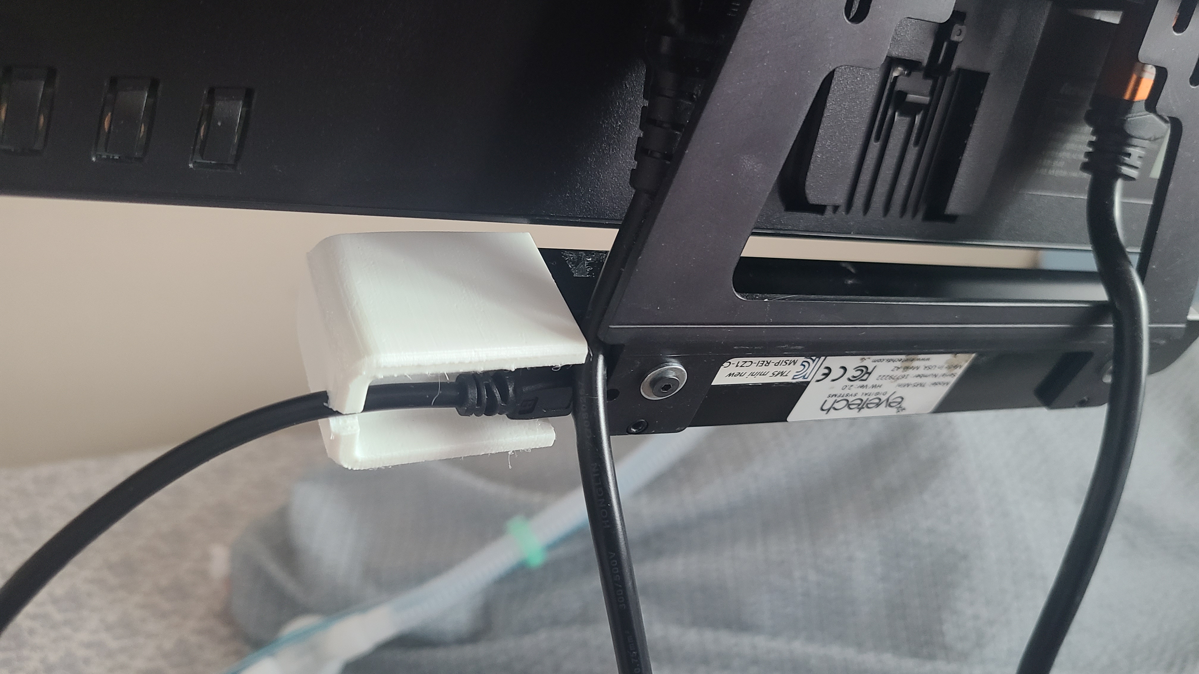 안구마우스 USB 케이블 고정 팁 사례