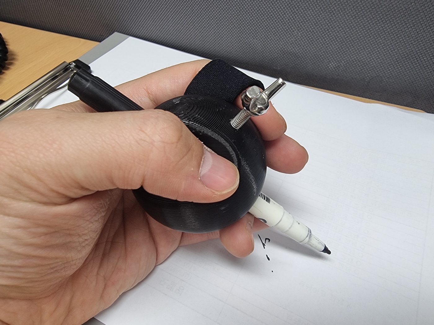 볼형 필기 보조기기 제작사례