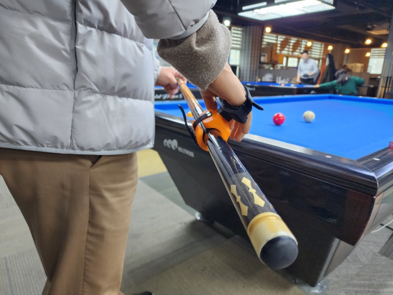 의수 사용자용 당구봉 쥐기 보조기기 제작사례