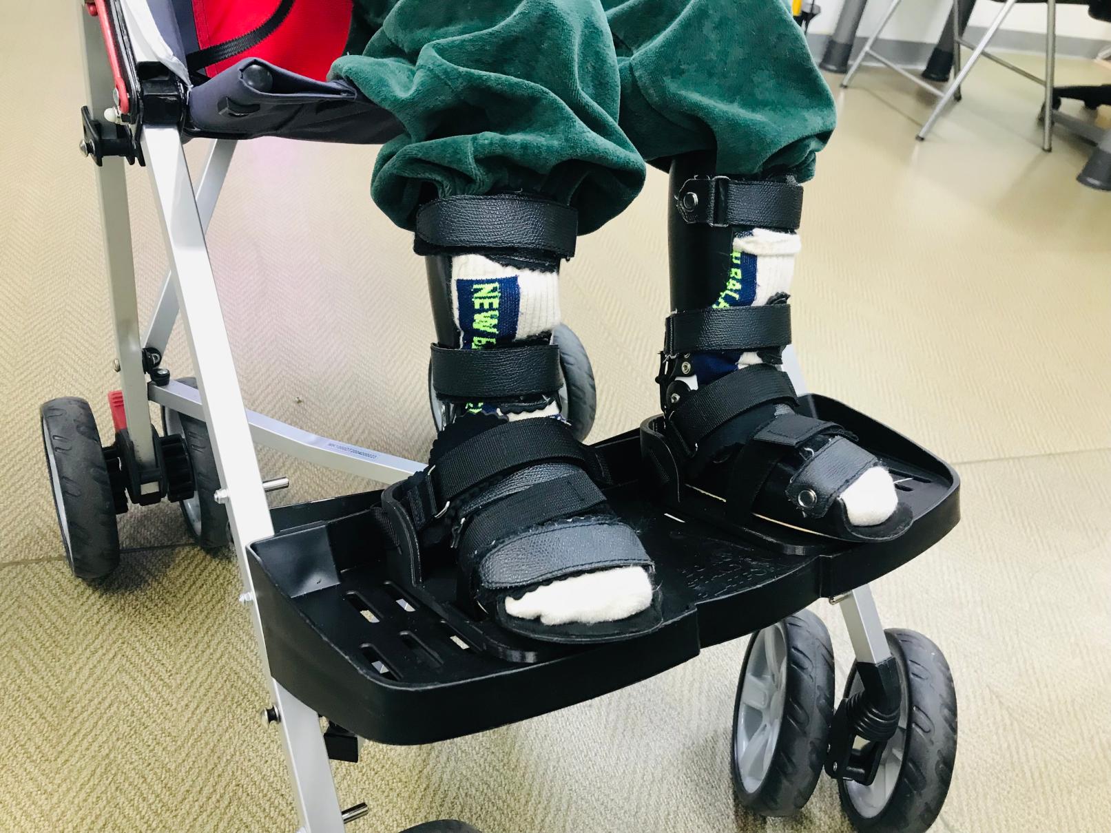 뚜버기 유모차 발 고정 발판