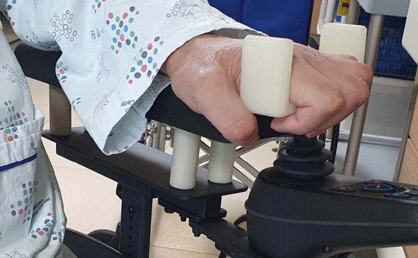 조이스틱 및 팔걸이 높이보완 받침대 제작