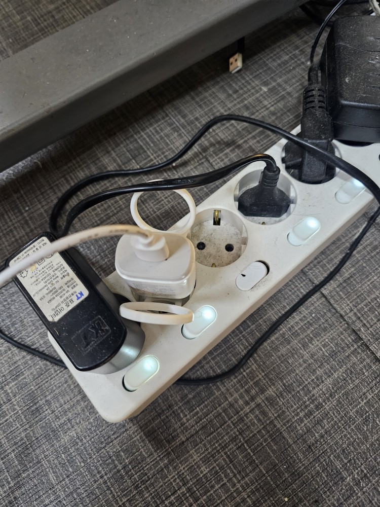 콘센트 분리 보조기기