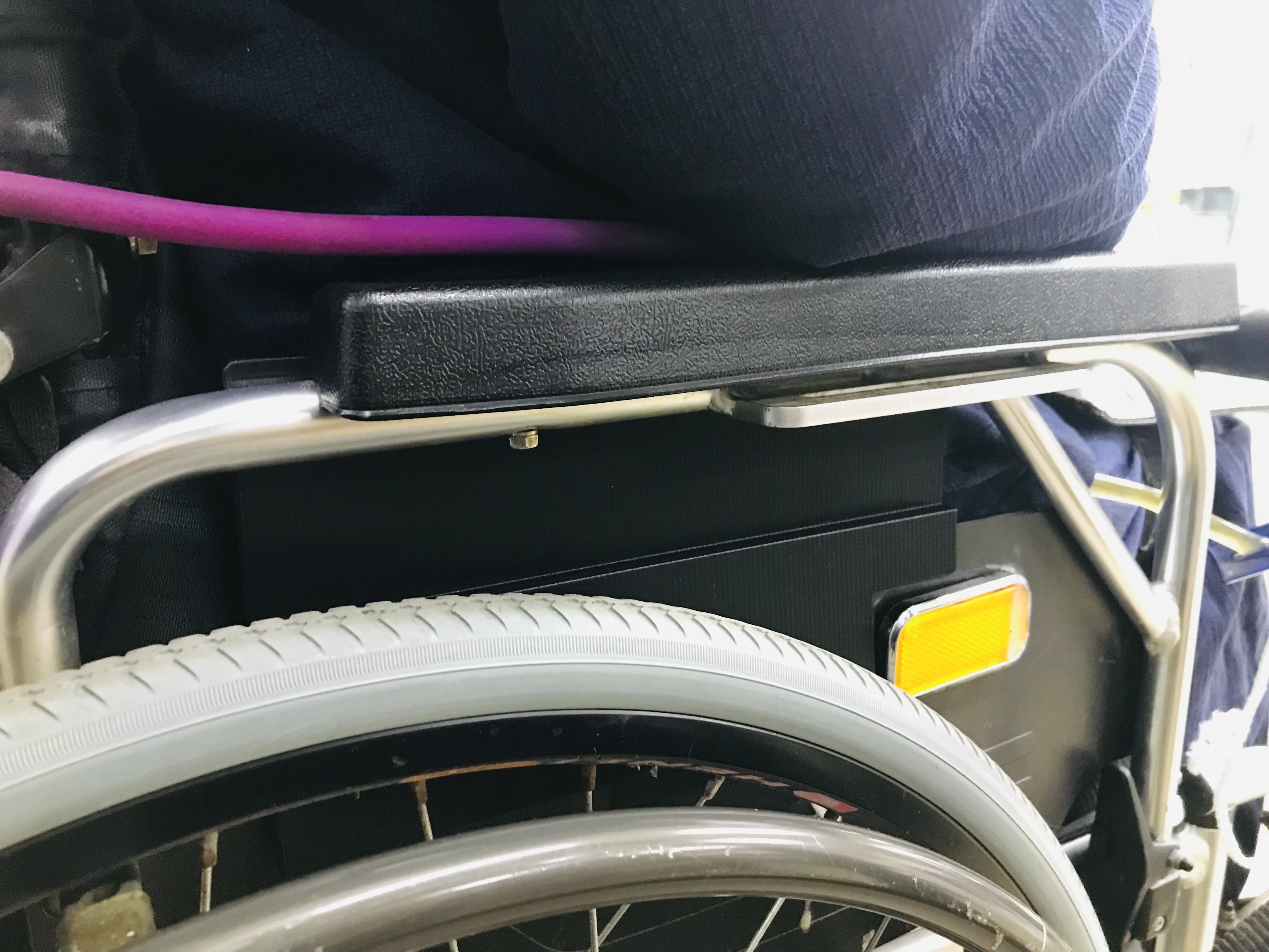 휠체어 탑승자 옷 보호장치