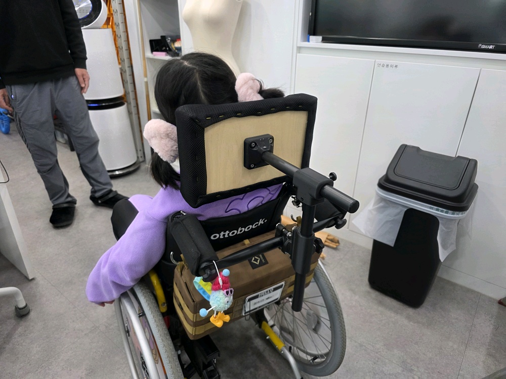 수동휠체어 머리받침대