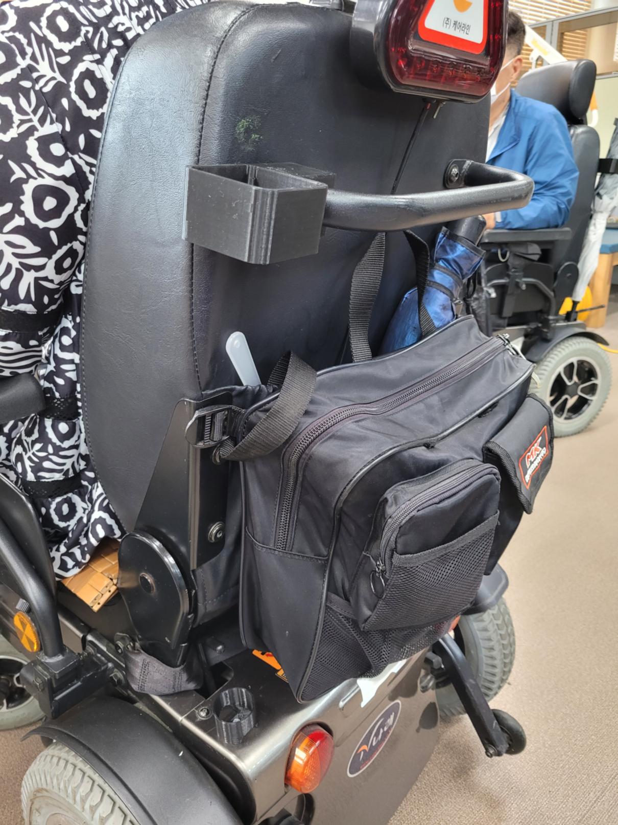 전동휠체어 우산거치대