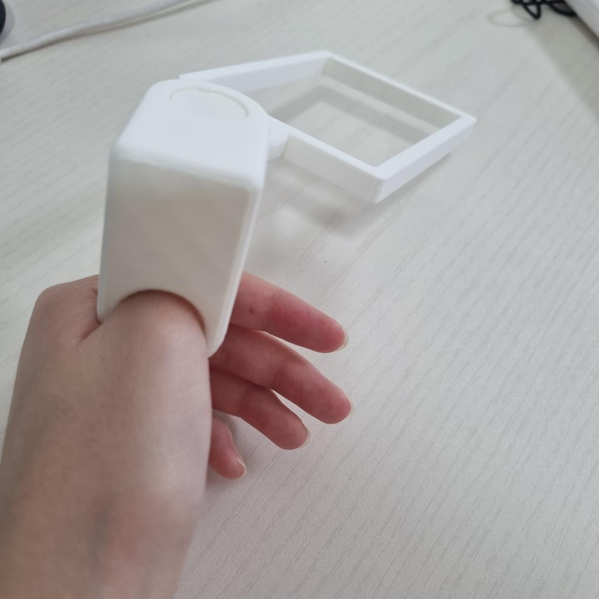 손가락에 끼워서 보는 돋보기