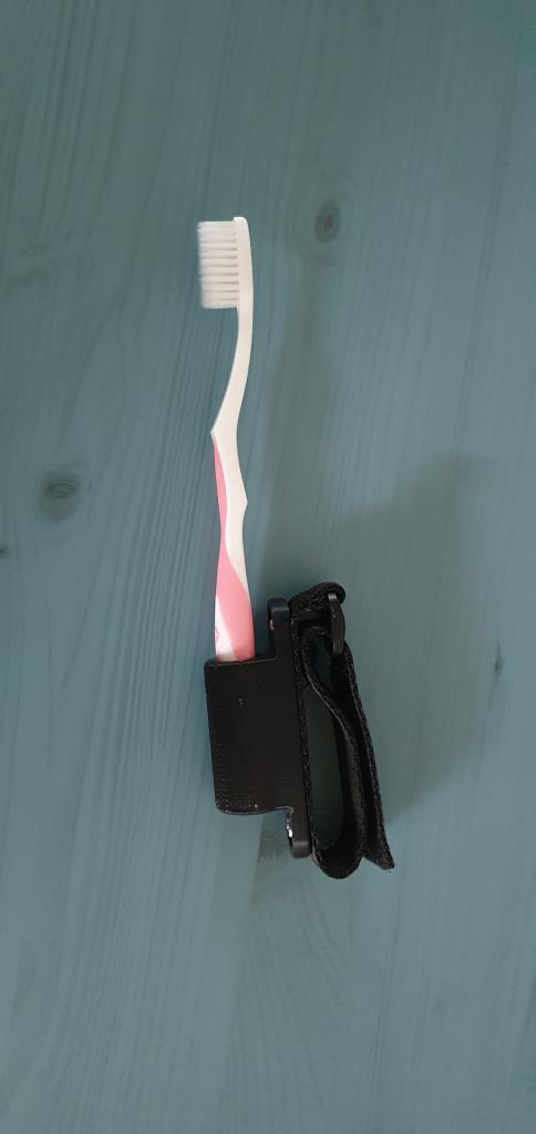 칫솔 고정 보조기기