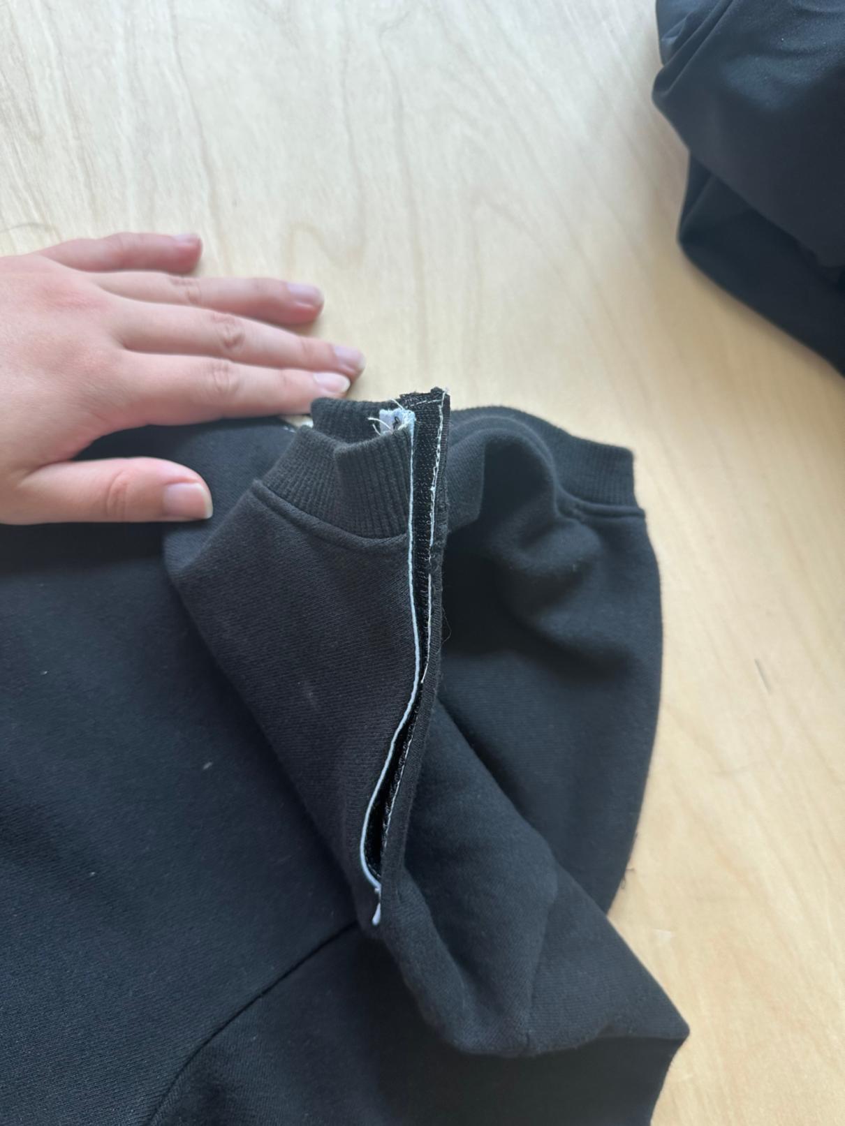 좌측 어깨 트임(벨크로 마감)