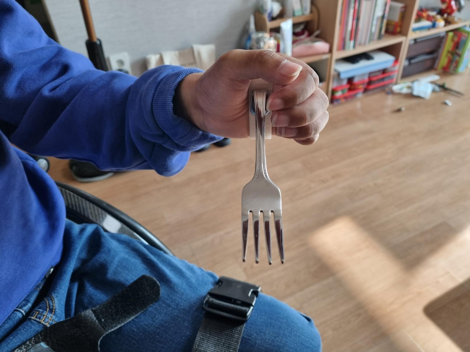 식사 보조기기(포크)