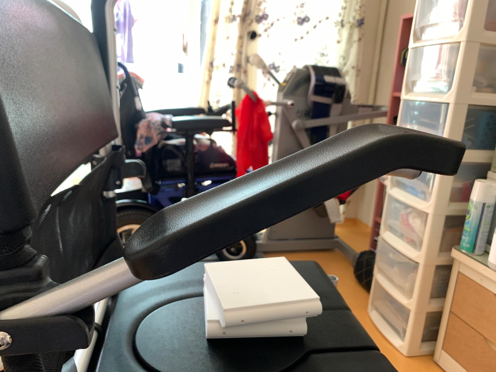 목욕의자 팔걸이 높이조절 블럭